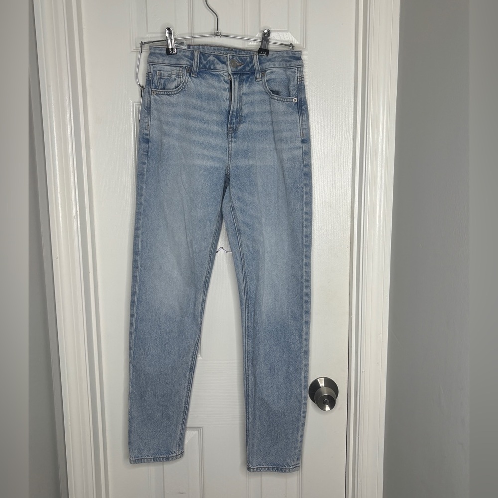 American Eagle Outfitters High Rise Light Wash Mom Jeans Size 0 - Picture 2 of 6